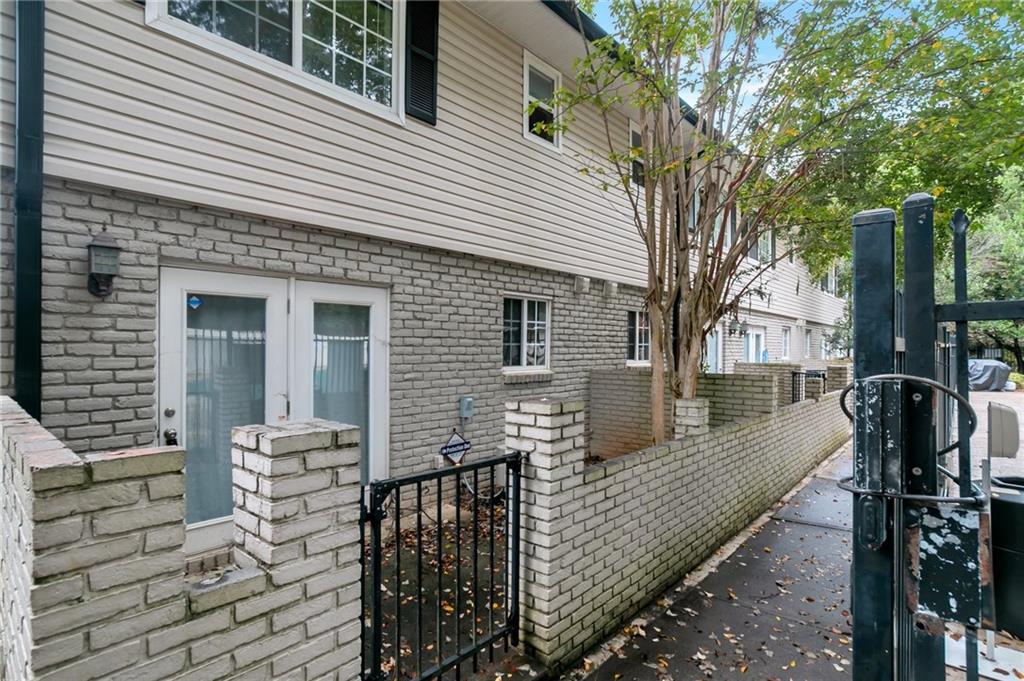 6940 Roswell Road Unit 16F, Sandy Springs, Georgia 30328, 2 Bedrooms Bedrooms, ,1 BathroomBathrooms,Residential,Sold,6940 Roswell Road Unit 16F,7291191