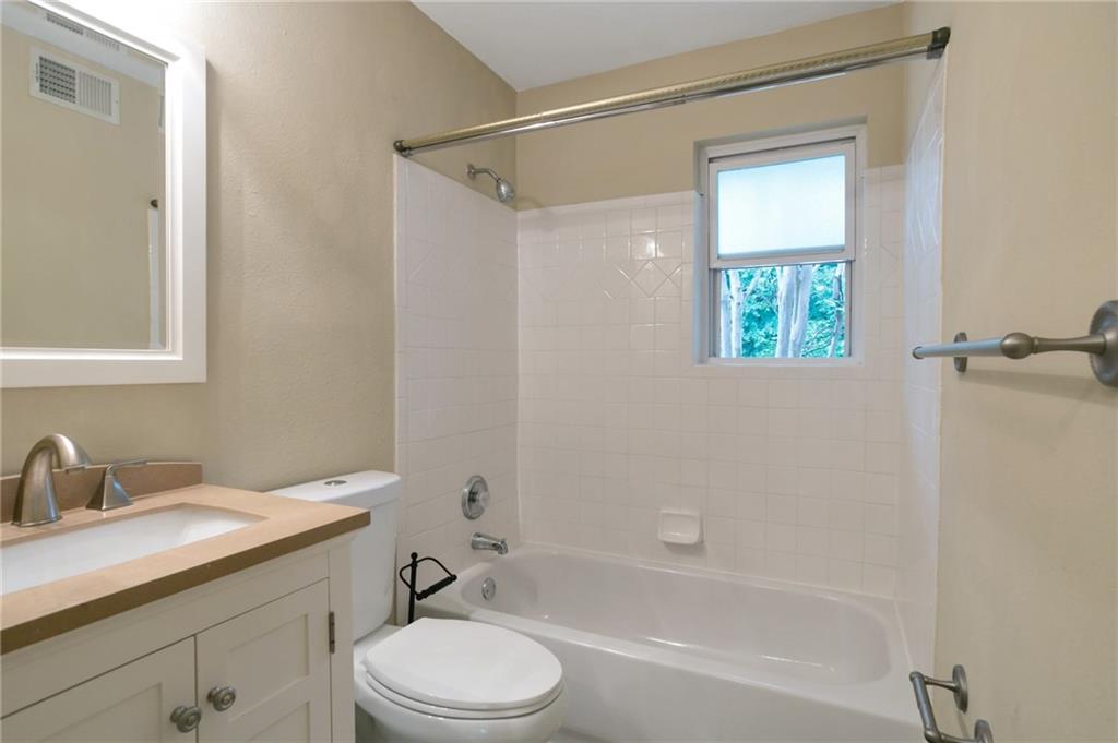 6940 Roswell Road Unit 16F, Sandy Springs, Georgia 30328, 2 Bedrooms Bedrooms, ,1 BathroomBathrooms,Residential,Sold,6940 Roswell Road Unit 16F,7291191