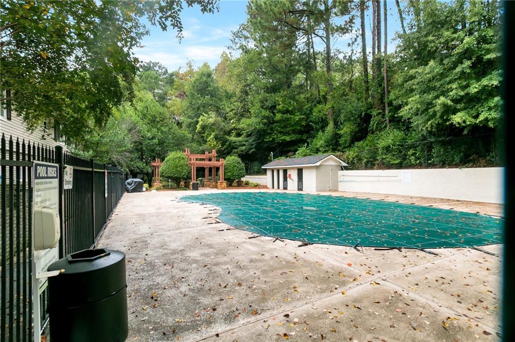 6940 Roswell Road Unit 16F, Sandy Springs, Georgia 30328, 2 Bedrooms Bedrooms, ,1 BathroomBathrooms,Residential,Sold,6940 Roswell Road Unit 16F,7291191