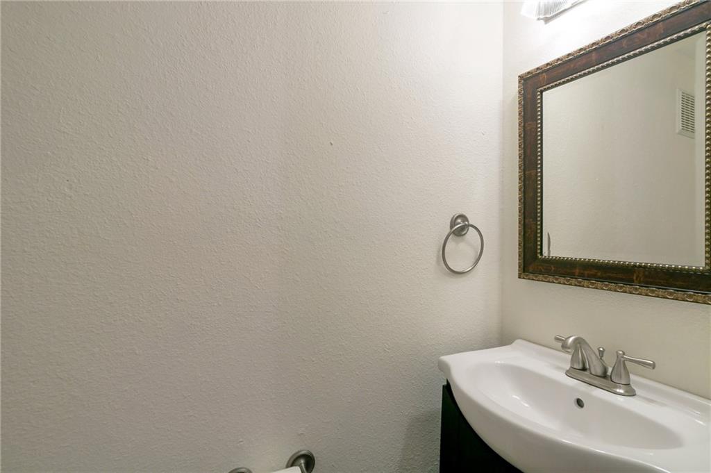 6940 Roswell Road Unit 16F, Sandy Springs, Georgia 30328, 2 Bedrooms Bedrooms, ,1 BathroomBathrooms,Residential,Sold,6940 Roswell Road Unit 16F,7291191