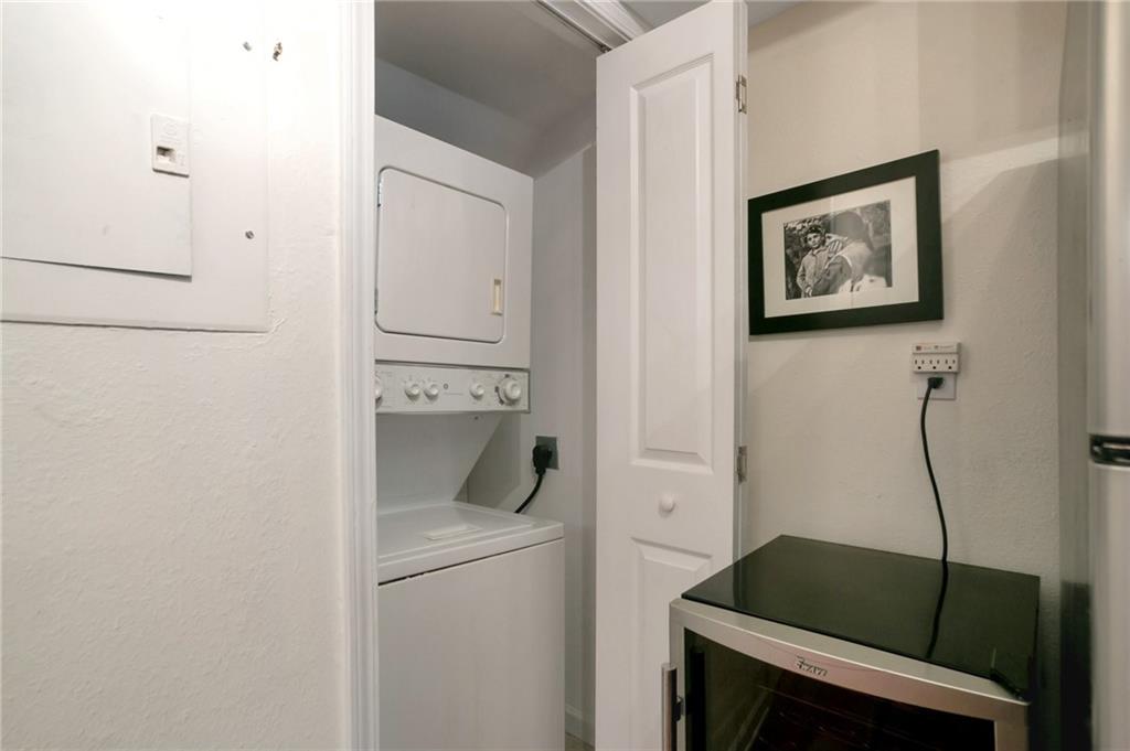 6940 Roswell Road Unit 16F, Sandy Springs, Georgia 30328, 2 Bedrooms Bedrooms, ,1 BathroomBathrooms,Residential,Sold,6940 Roswell Road Unit 16F,7291191