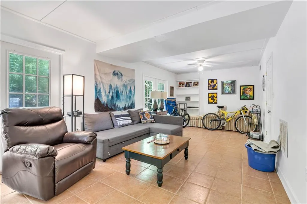 265 Green Hill Road, Sandy Springs, Georgia 30342, 3 Bedrooms Bedrooms, ,2 BathroomsBathrooms,Residential,Sold,265 Green Hill Road,7086187