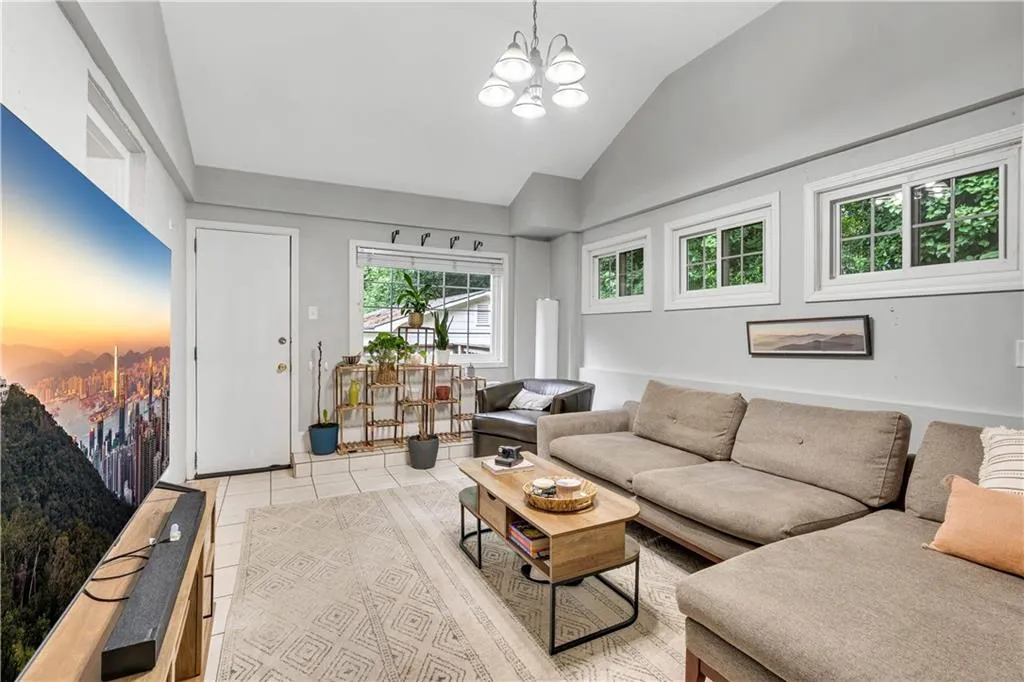 265 Green Hill Road, Sandy Springs, Georgia 30342, 3 Bedrooms Bedrooms, ,2 BathroomsBathrooms,Residential,Sold,265 Green Hill Road,7086187