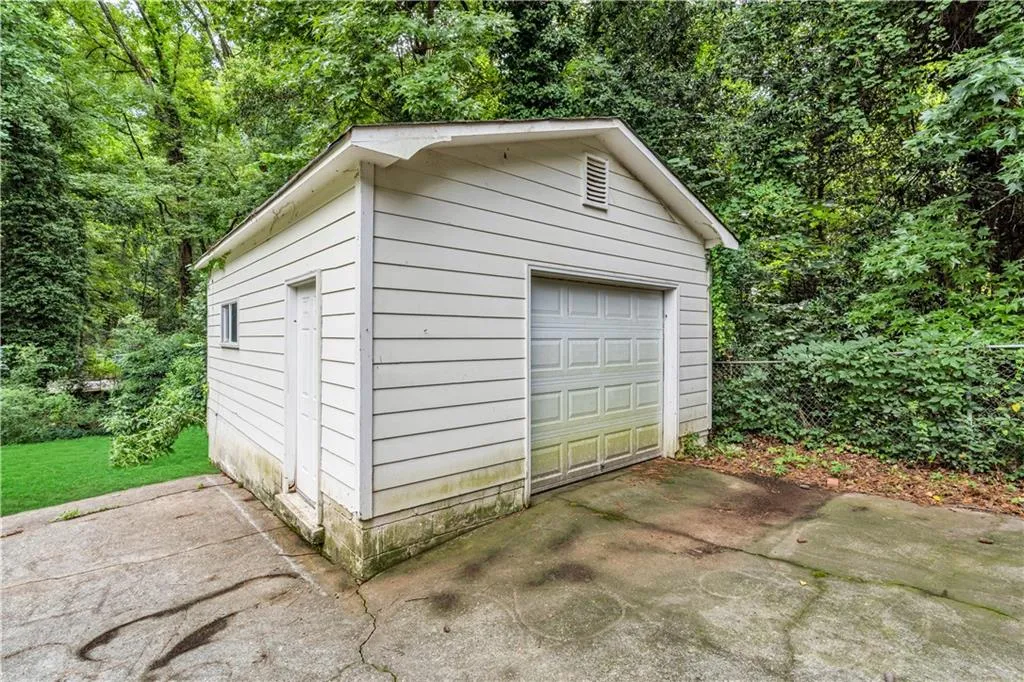 265 Green Hill Road, Sandy Springs, Georgia 30342, 3 Bedrooms Bedrooms, ,2 BathroomsBathrooms,Residential,Sold,265 Green Hill Road,7086187