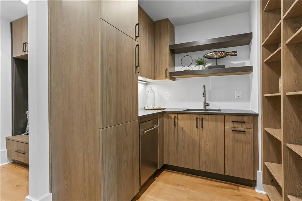 4708 E Conway Drive Nw, Sandy Springs, Georgia 30327, 7 Bedrooms Bedrooms, ,7 BathroomsBathrooms,Residential,Sold,4708 E Conway Drive Nw,7173718