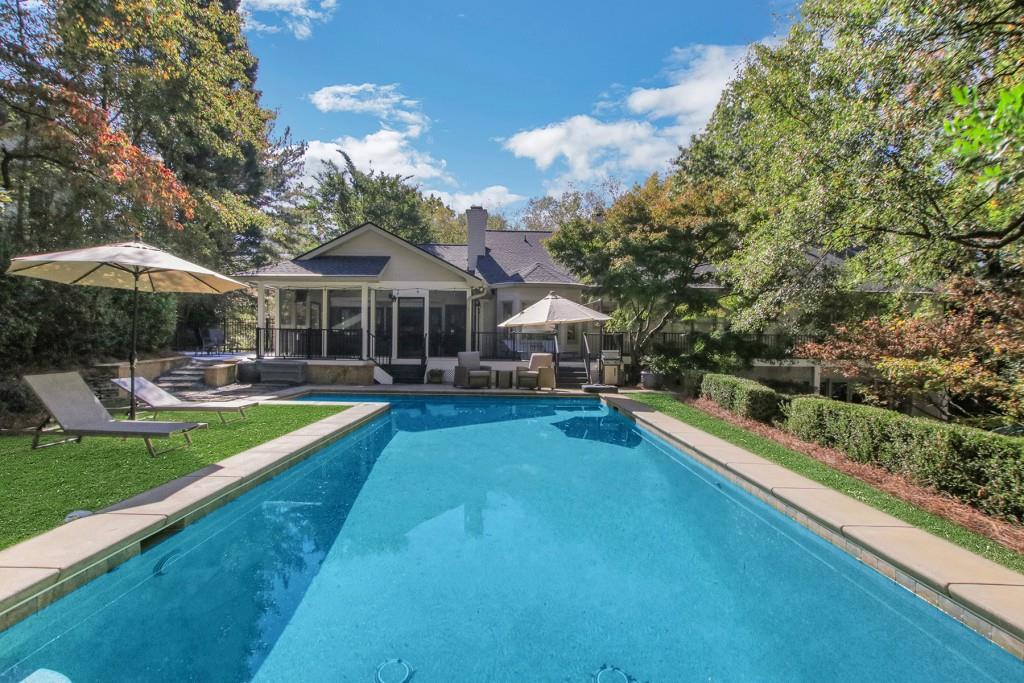 190 Northglenn Court NE, Sandy Springs, Georgia 30342, 5 Bedrooms Bedrooms, ,5 BathroomsBathrooms,Residential,Sold,190 Northglenn Court NE,7304204