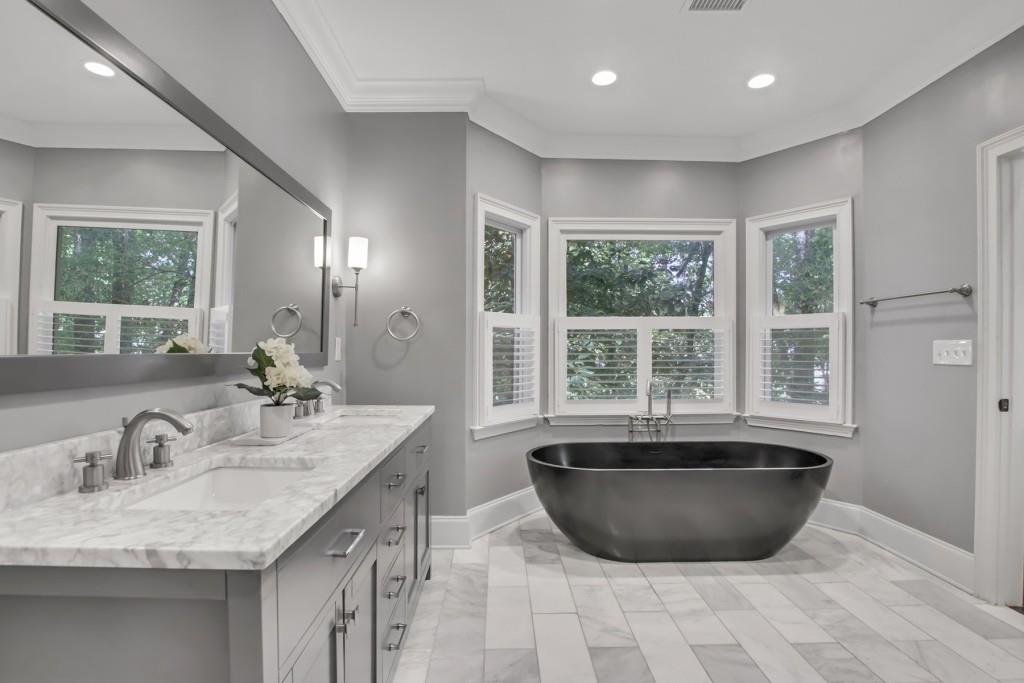 190 Northglenn Court NE, Sandy Springs, Georgia 30342, 5 Bedrooms Bedrooms, ,5 BathroomsBathrooms,Residential,Sold,190 Northglenn Court NE,7304204