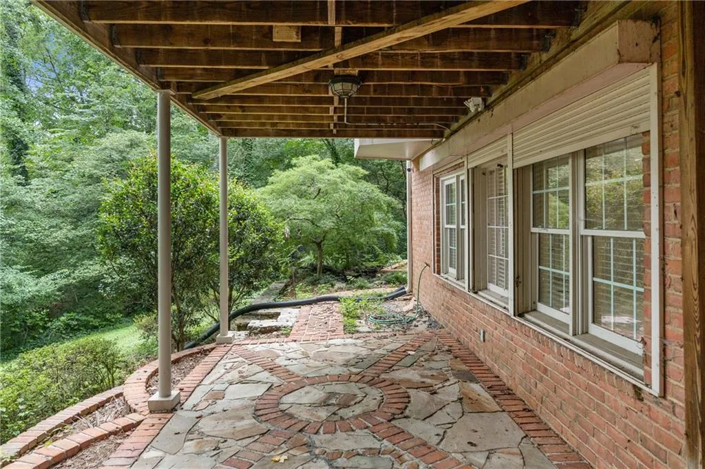 19 Saratoga Place Ne, Atlanta, Georgia 30324, 5 Bedrooms Bedrooms, ,3 BathroomsBathrooms,Residential,For Sale,19 Saratoga Place Ne,7634564