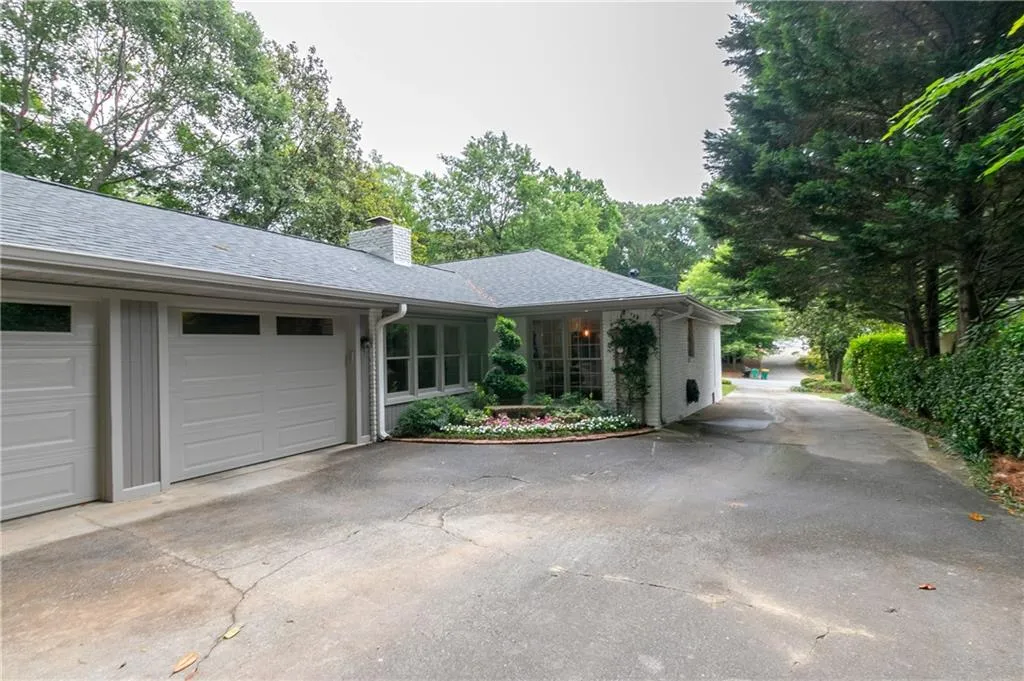 4740 Huntley Drive, Sandy Springs, Georgia 30342, 5 Bedrooms Bedrooms, ,3 BathroomsBathrooms,Residential,Sold,4740 Huntley Drive,6583805