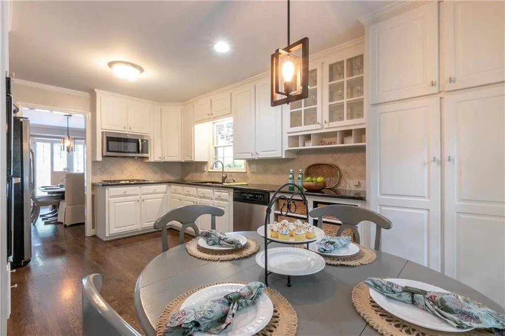 4740 Huntley Drive, Sandy Springs, Georgia 30342, 5 Bedrooms Bedrooms, ,3 BathroomsBathrooms,Residential,Sold,4740 Huntley Drive,6583805