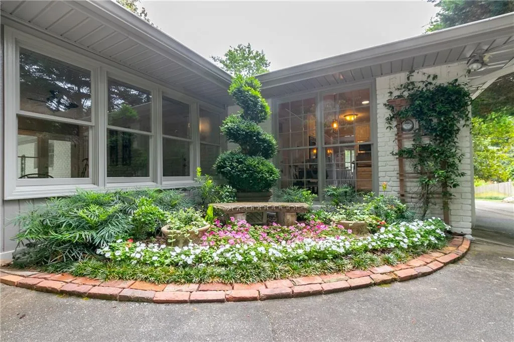4740 Huntley Drive, Sandy Springs, Georgia 30342, 5 Bedrooms Bedrooms, ,3 BathroomsBathrooms,Residential,Sold,4740 Huntley Drive,6583805