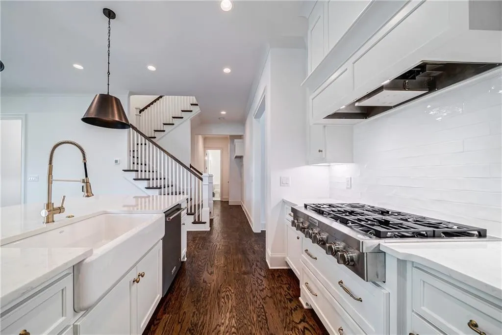 287 Green Hill Road, Sandy Springs, Georgia 30342, 5 Bedrooms Bedrooms, ,4 BathroomsBathrooms,Residential,Sold,287 Green Hill Road,6747194