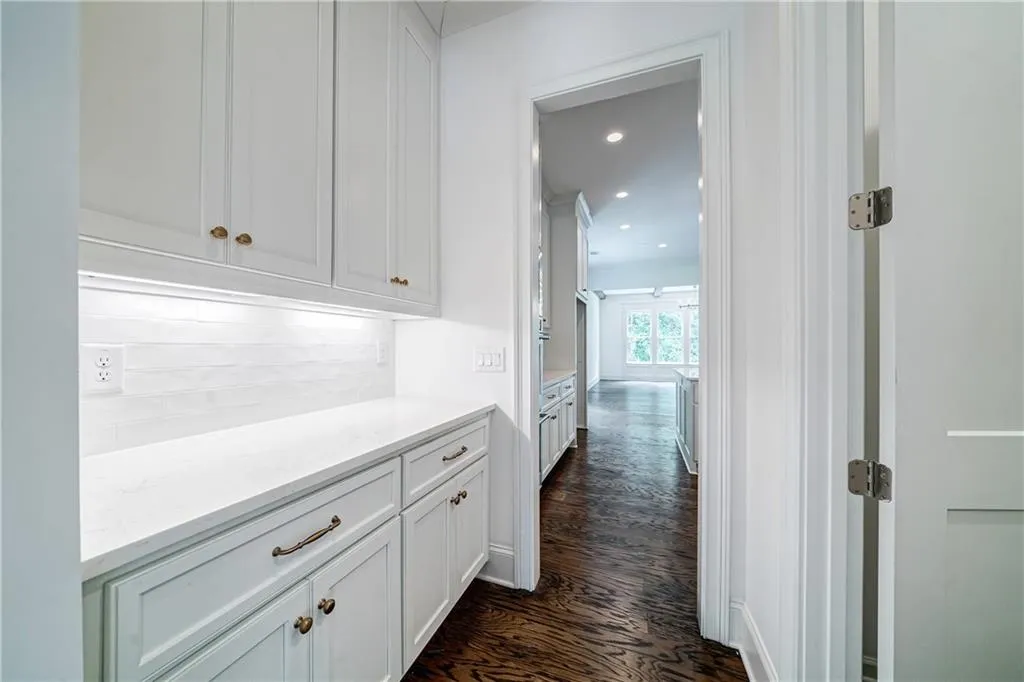287 Green Hill Road, Sandy Springs, Georgia 30342, 5 Bedrooms Bedrooms, ,4 BathroomsBathrooms,Residential,Sold,287 Green Hill Road,6747194