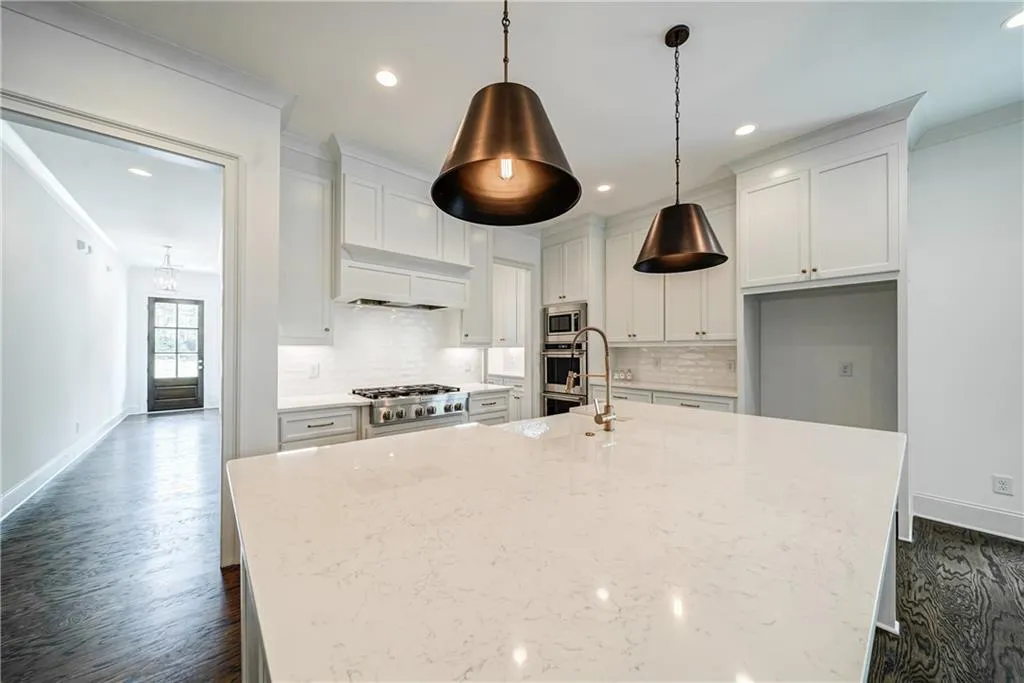 287 Green Hill Road, Sandy Springs, Georgia 30342, 5 Bedrooms Bedrooms, ,4 BathroomsBathrooms,Residential,Sold,287 Green Hill Road,6747194