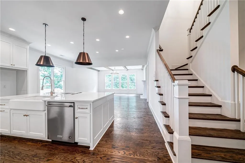 287 Green Hill Road, Sandy Springs, Georgia 30342, 5 Bedrooms Bedrooms, ,4 BathroomsBathrooms,Residential,Sold,287 Green Hill Road,6747194