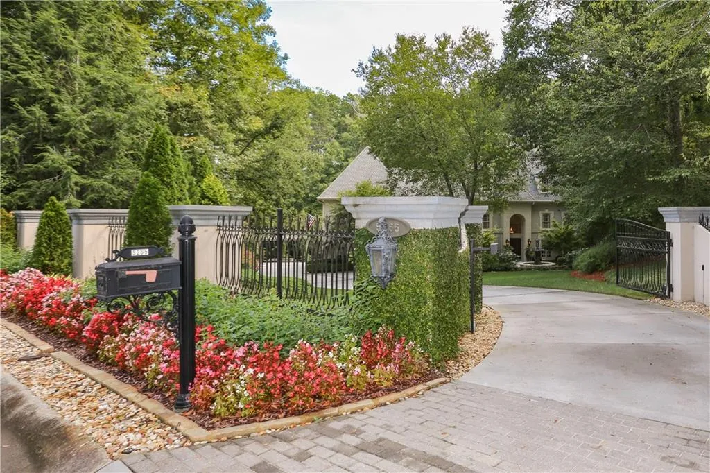 5265 Kenbrook Way, Atlanta, Georgia 30327, 6 Bedrooms Bedrooms, ,5 BathroomsBathrooms,Residential,Sold,5265 Kenbrook Way,6625218