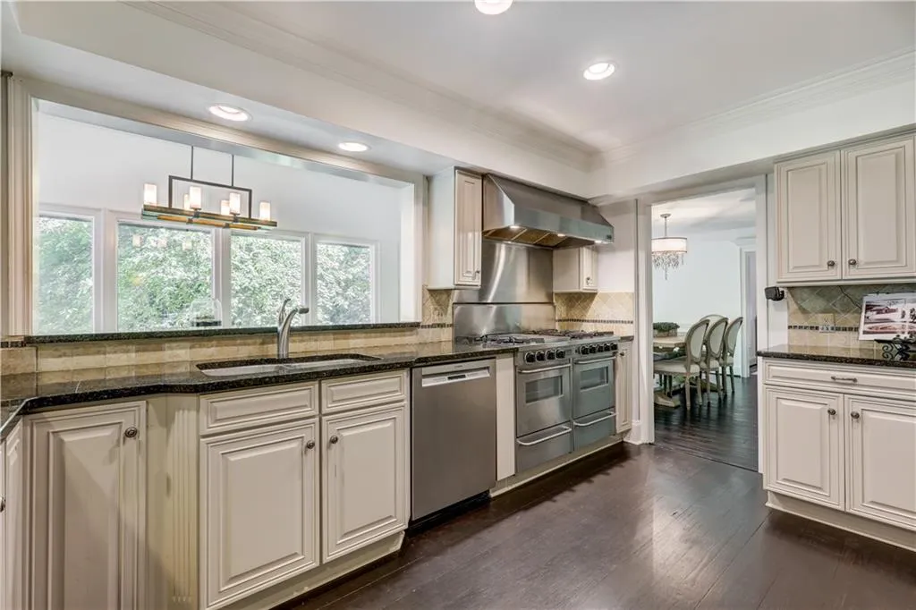 5265 Kenbrook Way, Atlanta, Georgia 30327, 6 Bedrooms Bedrooms, ,5 BathroomsBathrooms,Residential,Sold,5265 Kenbrook Way,6625218