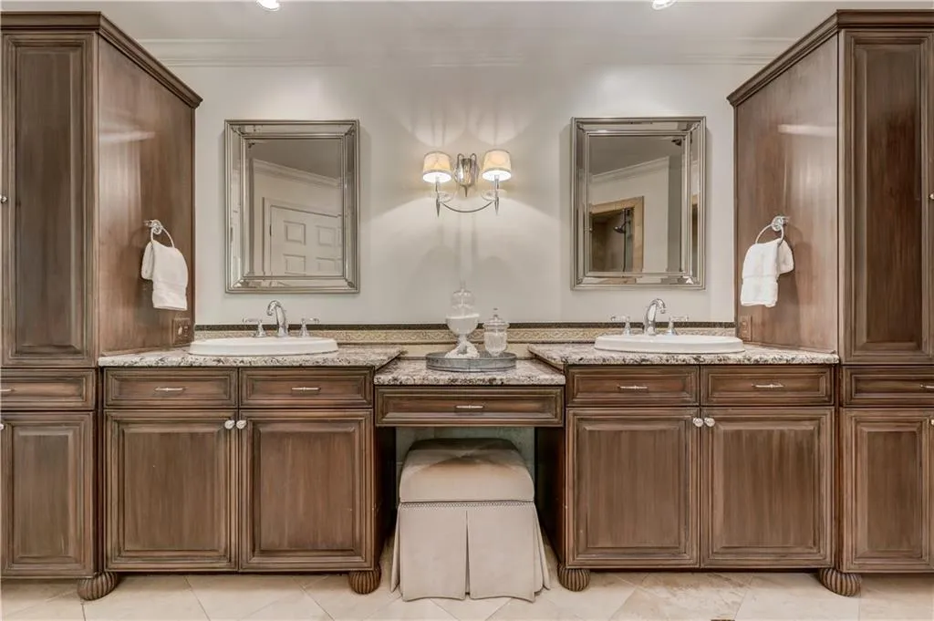 5265 Kenbrook Way, Atlanta, Georgia 30327, 6 Bedrooms Bedrooms, ,5 BathroomsBathrooms,Residential,Sold,5265 Kenbrook Way,6625218
