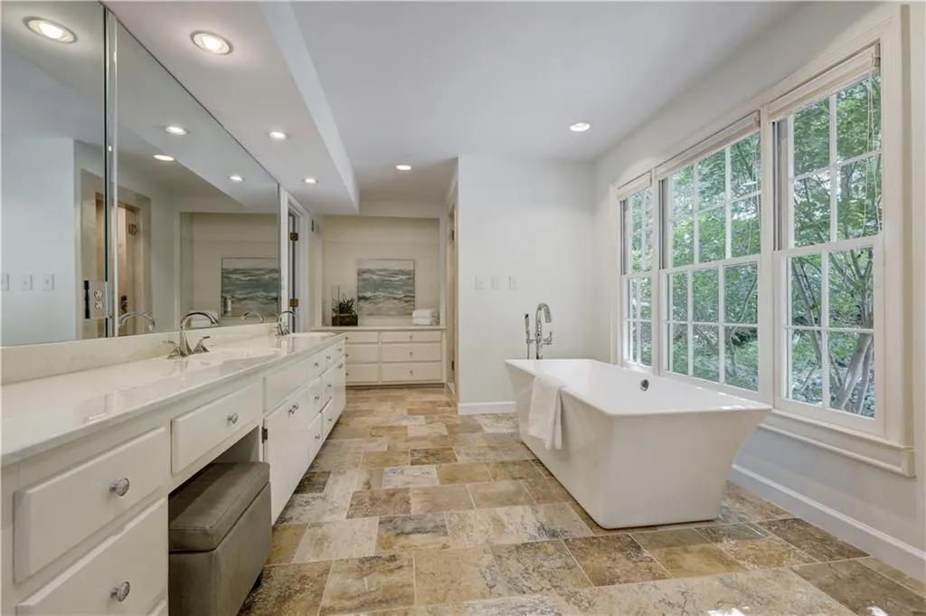 5265 Kenbrook Way, Atlanta, Georgia 30327, 6 Bedrooms Bedrooms, ,5 BathroomsBathrooms,Residential,Sold,5265 Kenbrook Way,6625218