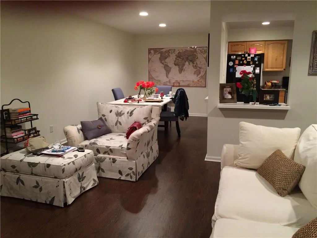 6520 Roswell Road Unit 23, Atlanta, Georgia 30328, 1 Bedroom Bedrooms, ,1 BathroomBathrooms,Residential,Sold,6520 Roswell Road Unit 23,5638205