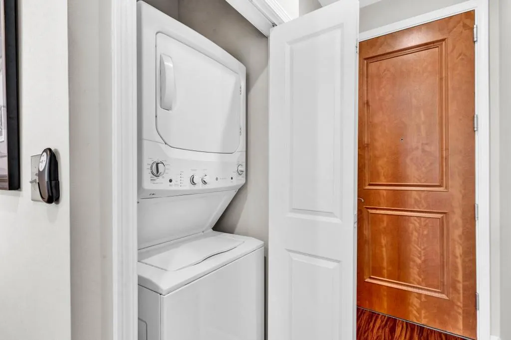 3040 Peachtree Road Nw Unit 1605, Atlanta, Georgia 30305, 1 Bedroom Bedrooms, ,1 BathroomBathrooms,Residential,For Sale,3040 Peachtree Road Nw Unit 1605,7613244