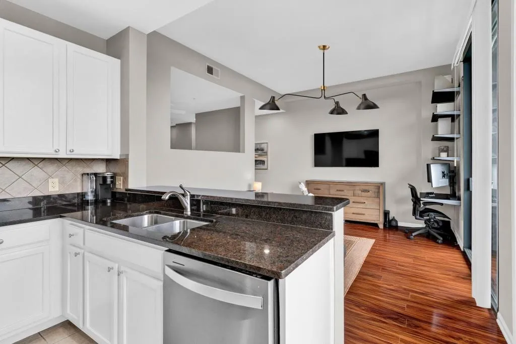 3040 Peachtree Road Nw Unit 1605, Atlanta, Georgia 30305, 1 Bedroom Bedrooms, ,1 BathroomBathrooms,Residential,For Sale,3040 Peachtree Road Nw Unit 1605,7613244