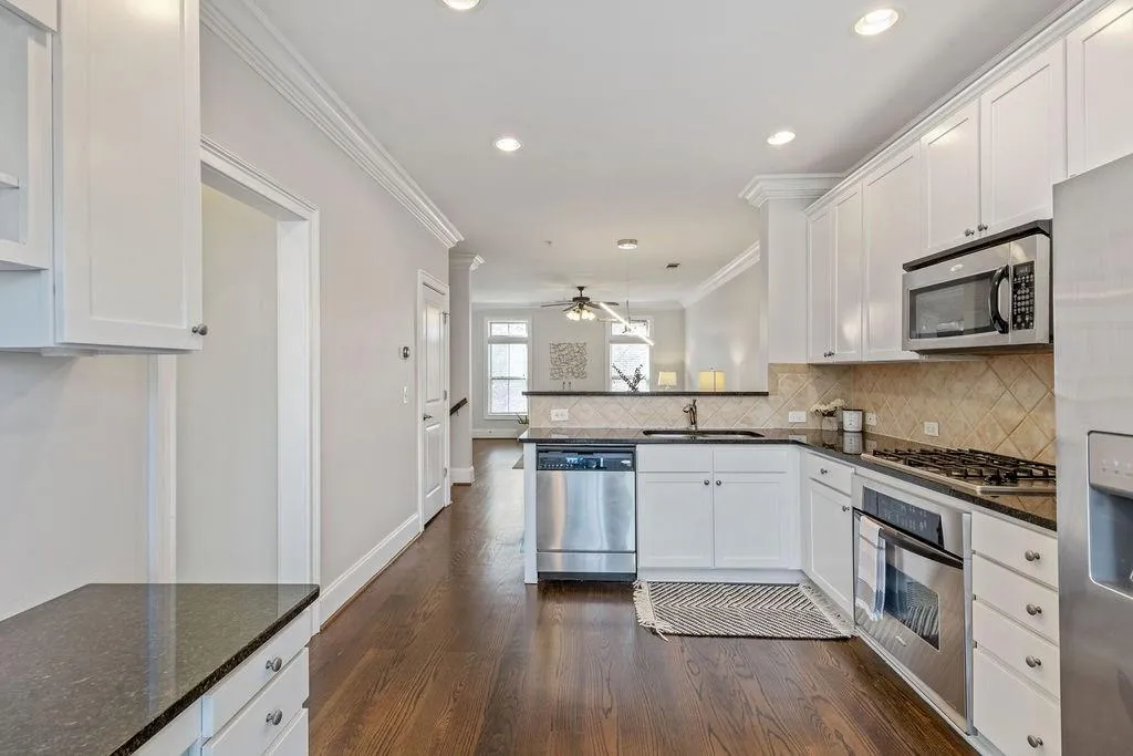 6472 Chariot Street, Sandy Springs, Georgia 30328, 2 Bedrooms Bedrooms, ,2 BathroomsBathrooms,Residential,Sold,6472 Chariot Street,6824502