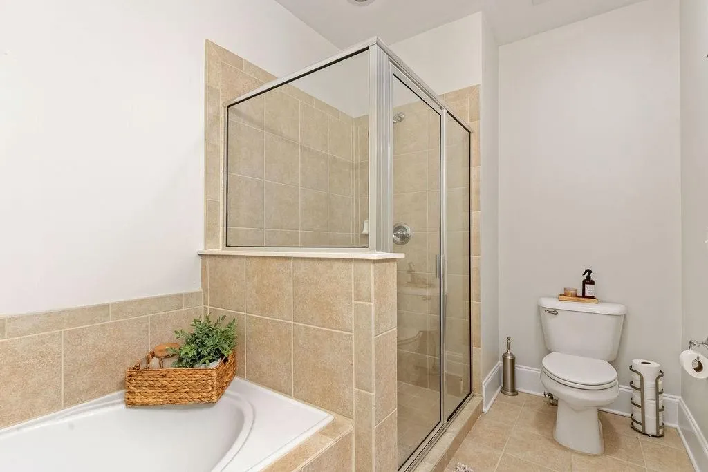 6472 Chariot Street, Sandy Springs, Georgia 30328, 2 Bedrooms Bedrooms, ,2 BathroomsBathrooms,Residential,Sold,6472 Chariot Street,6824502