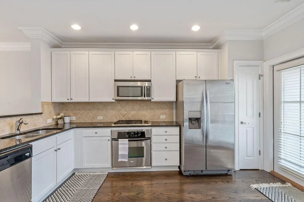 6472 Chariot Street, Sandy Springs, Georgia 30328, 2 Bedrooms Bedrooms, ,2 BathroomsBathrooms,Residential,Sold,6472 Chariot Street,6824502