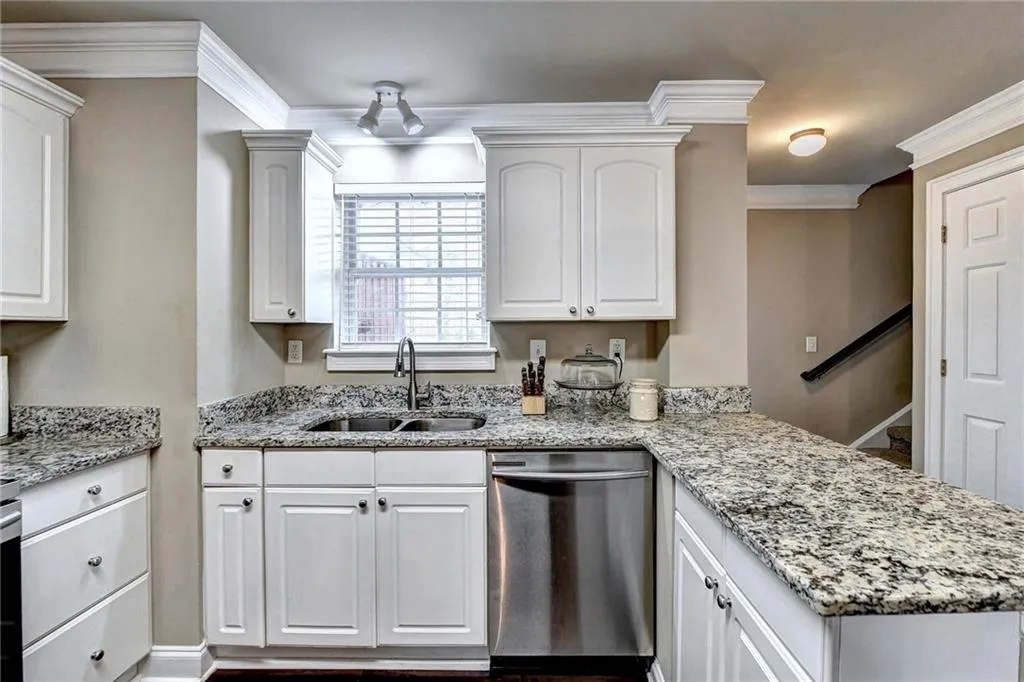 104 Masons Creek Circle, Sandy Springs, Georgia 30350, 3 Bedrooms Bedrooms, ,2 BathroomsBathrooms,Residential,Sold,104 Masons Creek Circle,7178995