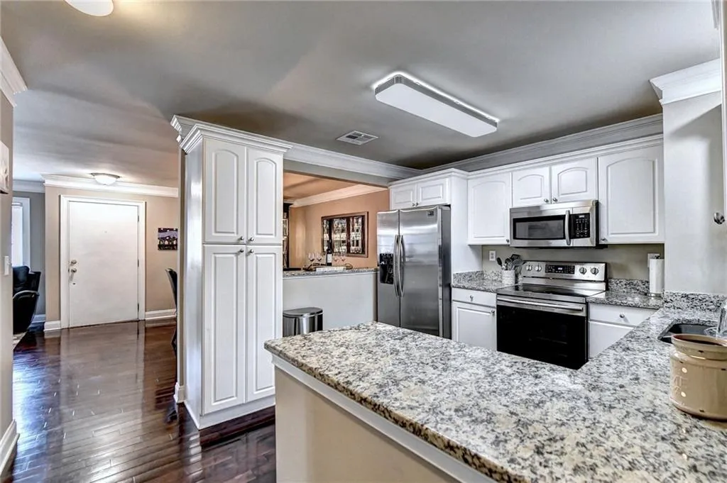 104 Masons Creek Circle, Sandy Springs, Georgia 30350, 3 Bedrooms Bedrooms, ,2 BathroomsBathrooms,Residential,Sold,104 Masons Creek Circle,7178995