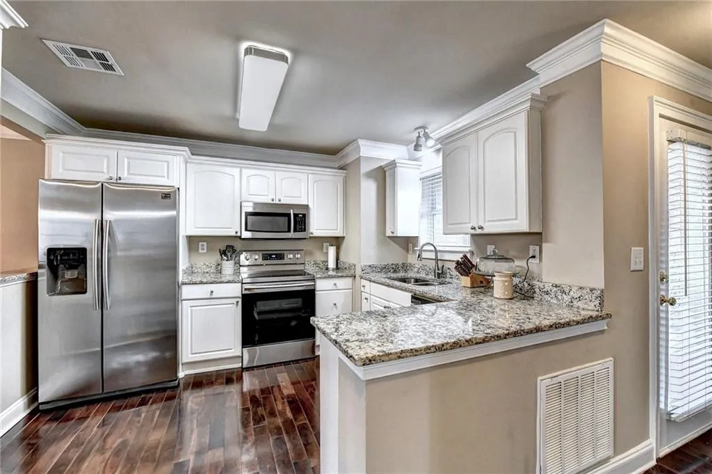 104 Masons Creek Circle, Sandy Springs, Georgia 30350, 3 Bedrooms Bedrooms, ,2 BathroomsBathrooms,Residential,Sold,104 Masons Creek Circle,7178995