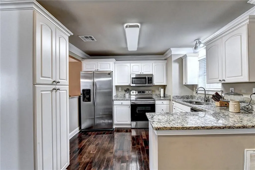 104 Masons Creek Circle, Sandy Springs, Georgia 30350, 3 Bedrooms Bedrooms, ,2 BathroomsBathrooms,Residential,Sold,104 Masons Creek Circle,7178995