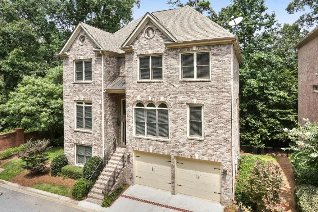 1000 Manorwood Court, Atlanta, Georgia 30328, 5 Bedrooms Bedrooms, ,4 BathroomsBathrooms,Residential,Sold,1000 Manorwood Court,5895392