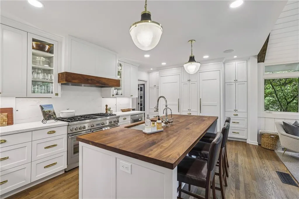 380 Garden Lane Nw, Atlanta, Georgia 30309, 4 Bedrooms Bedrooms, ,4 BathroomsBathrooms,Residential,For Sale,380 Garden Lane Nw,7636452