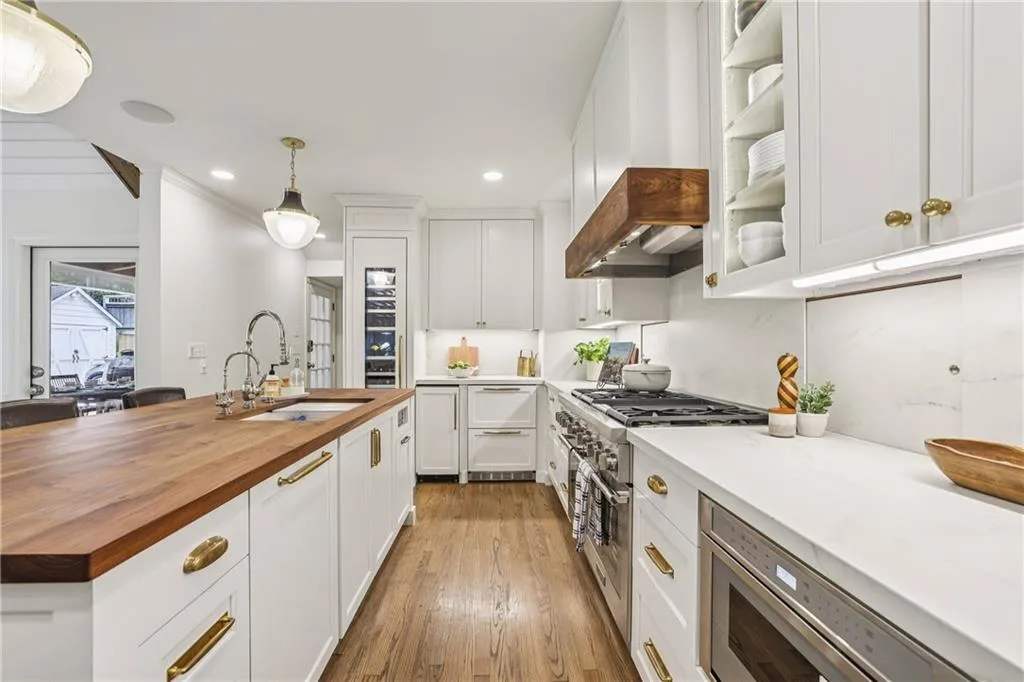 380 Garden Lane Nw, Atlanta, Georgia 30309, 4 Bedrooms Bedrooms, ,4 BathroomsBathrooms,Residential,For Sale,380 Garden Lane Nw,7636452