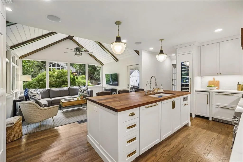 380 Garden Lane Nw, Atlanta, Georgia 30309, 4 Bedrooms Bedrooms, ,4 BathroomsBathrooms,Residential,For Sale,380 Garden Lane Nw,7636452
