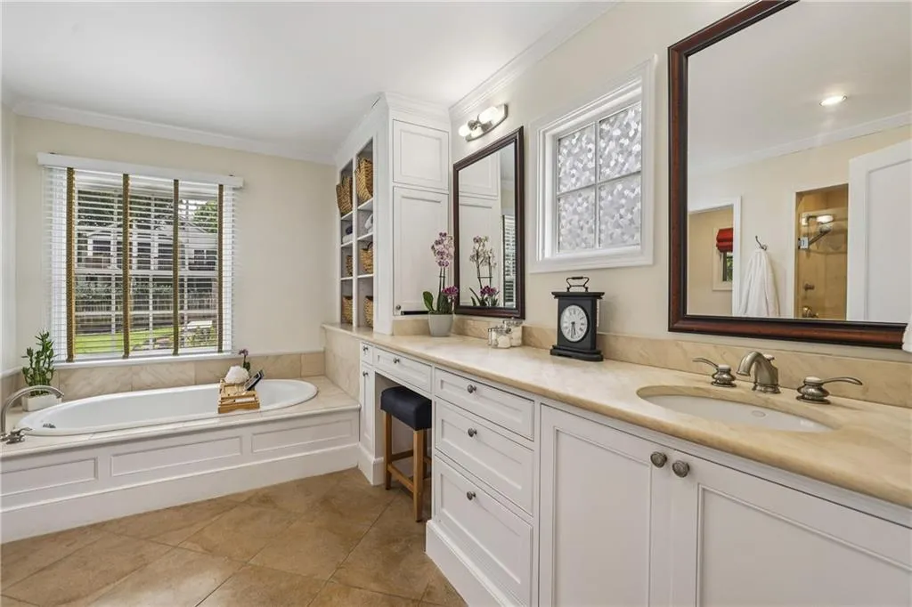 380 Garden Lane Nw, Atlanta, Georgia 30309, 4 Bedrooms Bedrooms, ,4 BathroomsBathrooms,Residential,For Sale,380 Garden Lane Nw,7636452
