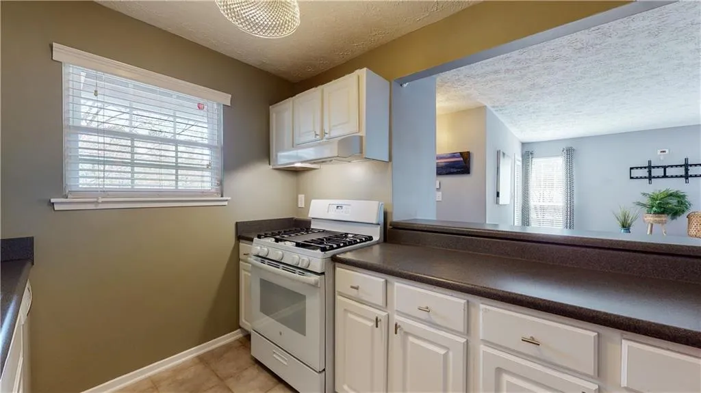 6816 Glenridge Drive Unit B, Sandy Springs, Georgia 30328, 2 Bedrooms Bedrooms, ,2 BathroomsBathrooms,Residential,Sold,6816 Glenridge Drive Unit B,7017751