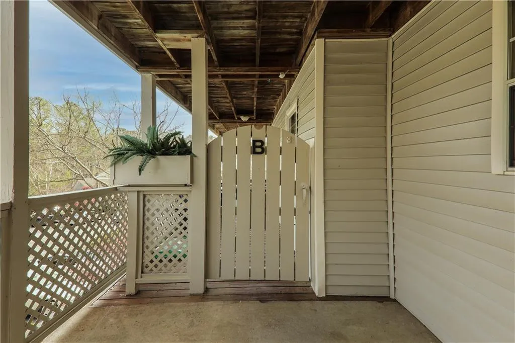 6816 Glenridge Drive Unit B, Sandy Springs, Georgia 30328, 2 Bedrooms Bedrooms, ,2 BathroomsBathrooms,Residential,Sold,6816 Glenridge Drive Unit B,7017751
