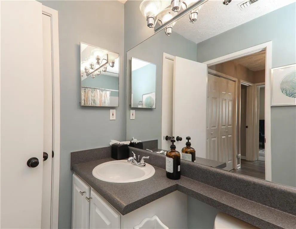 6816 Glenridge Drive Unit B, Sandy Springs, Georgia 30328, 2 Bedrooms Bedrooms, ,2 BathroomsBathrooms,Residential,Sold,6816 Glenridge Drive Unit B,7017751