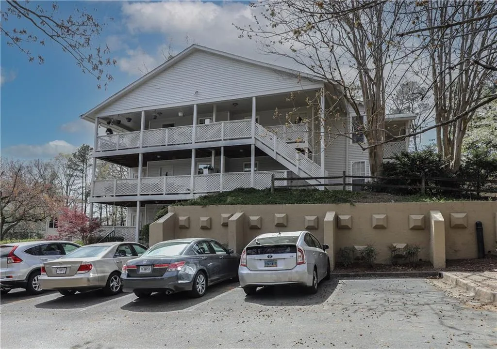 6816 Glenridge Drive Unit B, Sandy Springs, Georgia 30328, 2 Bedrooms Bedrooms, ,2 BathroomsBathrooms,Residential,Sold,6816 Glenridge Drive Unit B,7017751