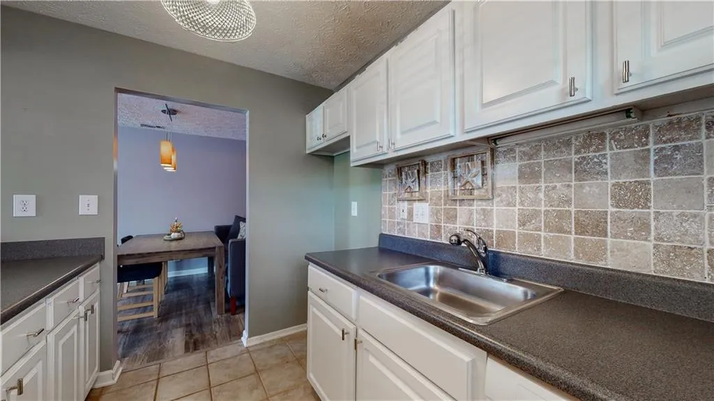 6816 Glenridge Drive Unit B, Sandy Springs, Georgia 30328, 2 Bedrooms Bedrooms, ,2 BathroomsBathrooms,Residential,Sold,6816 Glenridge Drive Unit B,7017751