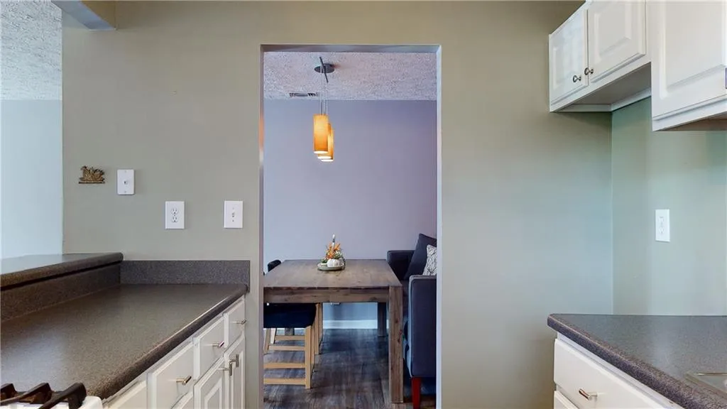 6816 Glenridge Drive Unit B, Sandy Springs, Georgia 30328, 2 Bedrooms Bedrooms, ,2 BathroomsBathrooms,Residential,Sold,6816 Glenridge Drive Unit B,7017751