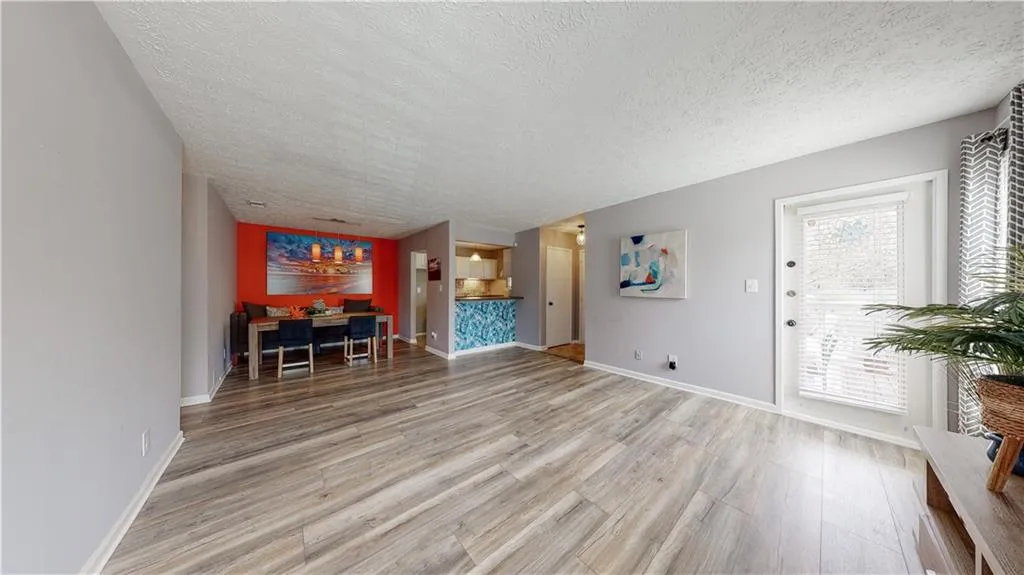 6816 Glenridge Drive Unit B, Sandy Springs, Georgia 30328, 2 Bedrooms Bedrooms, ,2 BathroomsBathrooms,Residential,Sold,6816 Glenridge Drive Unit B,7017751