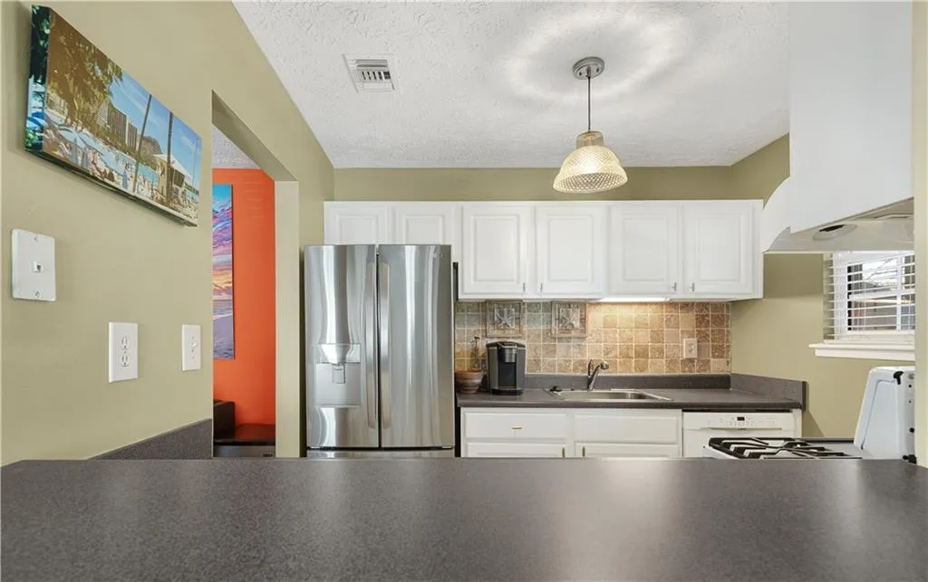 6816 Glenridge Drive Unit B, Sandy Springs, Georgia 30328, 2 Bedrooms Bedrooms, ,2 BathroomsBathrooms,Residential,Sold,6816 Glenridge Drive Unit B,7017751