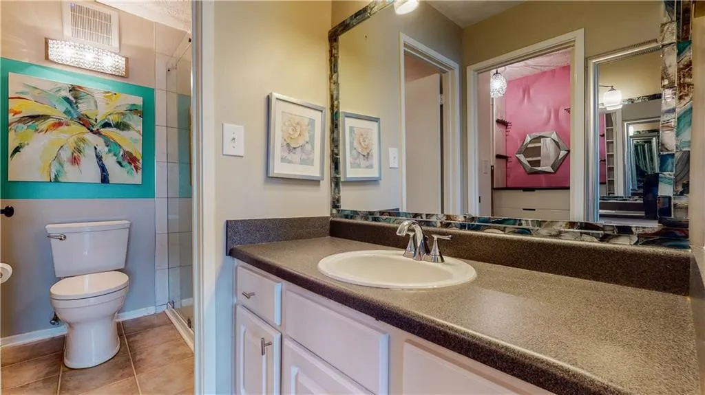 6816 Glenridge Drive Unit B, Sandy Springs, Georgia 30328, 2 Bedrooms Bedrooms, ,2 BathroomsBathrooms,Residential,Sold,6816 Glenridge Drive Unit B,7017751