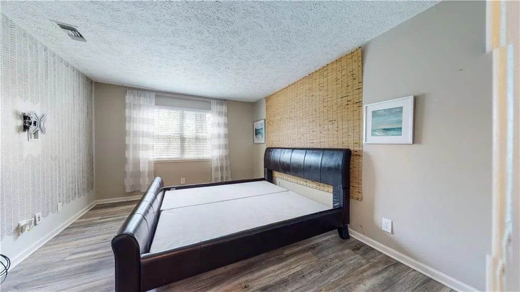 6816 Glenridge Drive Unit B, Sandy Springs, Georgia 30328, 2 Bedrooms Bedrooms, ,2 BathroomsBathrooms,Residential,Sold,6816 Glenridge Drive Unit B,7017751