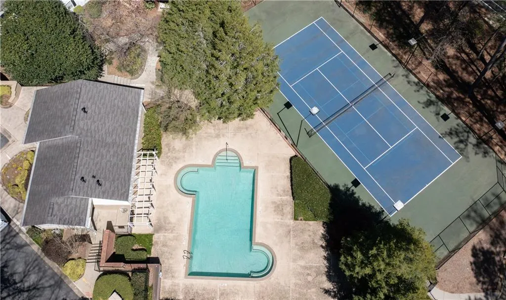 6816 Glenridge Drive Unit B, Sandy Springs, Georgia 30328, 2 Bedrooms Bedrooms, ,2 BathroomsBathrooms,Residential,Sold,6816 Glenridge Drive Unit B,7017751