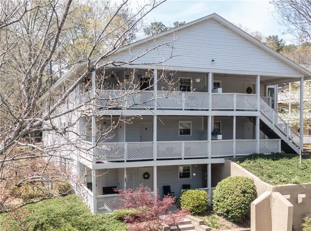 6816 Glenridge Drive Unit B, Sandy Springs, Georgia 30328, 2 Bedrooms Bedrooms, ,2 BathroomsBathrooms,Residential,Sold,6816 Glenridge Drive Unit B,7017751